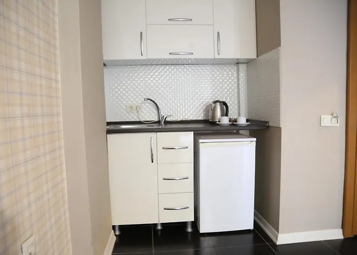 Maidos Hotel & Suites 3*